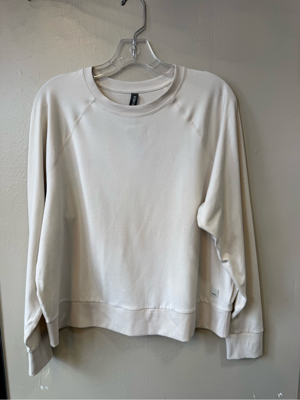 Vuori Women’s Medium Crewneck Sweatshirt Oatmeal Stretch Performance Pullover
